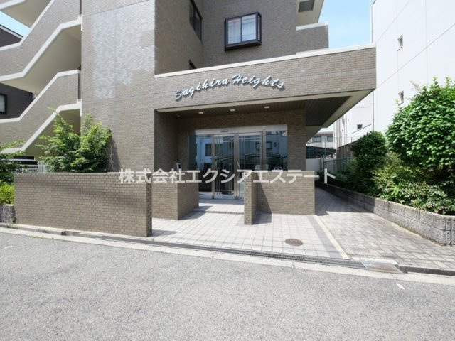 スギヒラハイツのエントランス