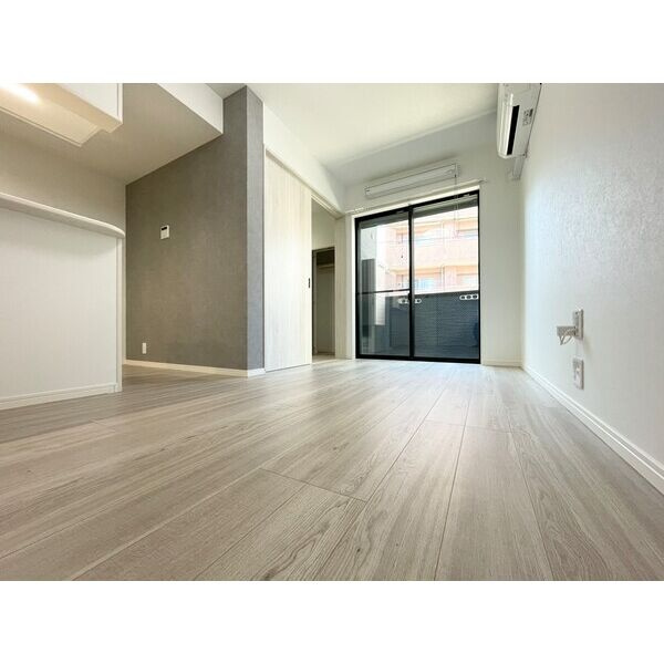 CRASTINE上飯田東町４丁目の居間・リビング