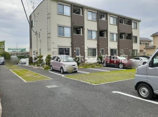 トゥウィンクル　アーク　壱番館の駐車場