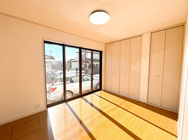 大平町新　中古戸建　敷地45坪の洋室