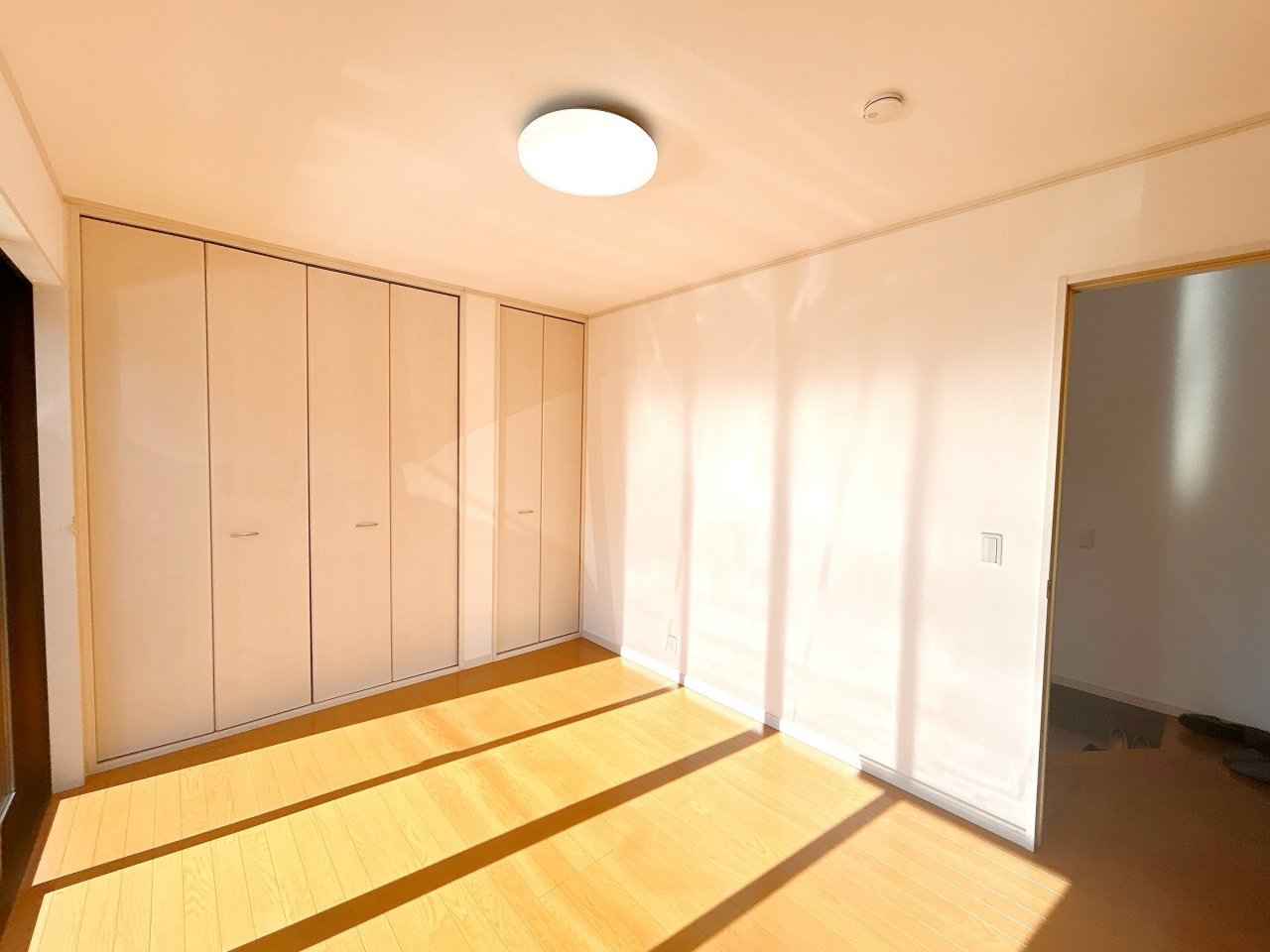 大平町新　中古戸建　敷地45坪の洋室