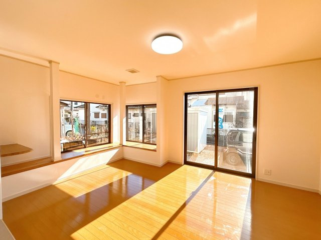 大平町新　中古戸建　敷地45坪の居間・リビング