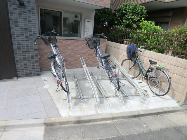 プランドール南小岩のその他共用部分|敷地内自転車置場完備。