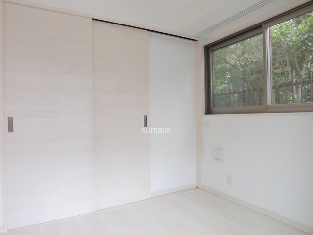 プランドール南小岩の寝室|人気のホワイトフローリング。
