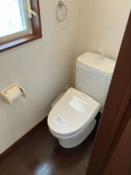 上ヶ原十番町戸建貸家のトイレ