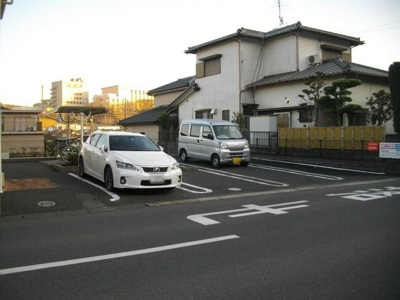 【駐車場】 | サンライズⅡ | 駐車場に車を止められます