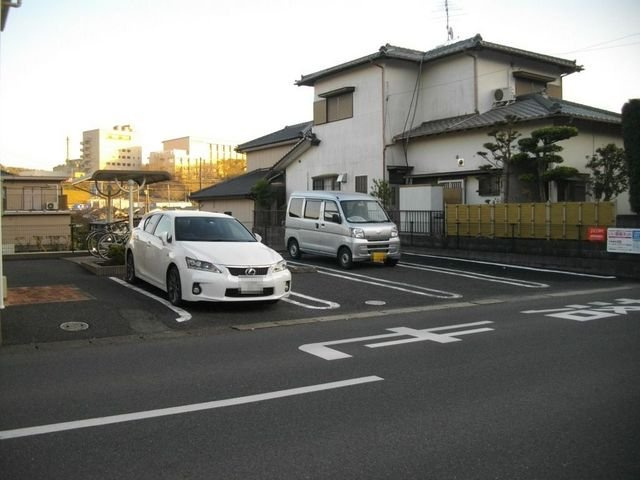 【駐車場】 | サンライズⅡ | 駐車場に車を止められます