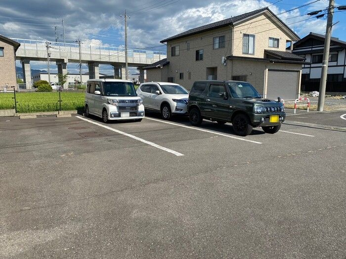 エトワールＫＵＲＩＭＯＲＩ　Ｂの駐車場