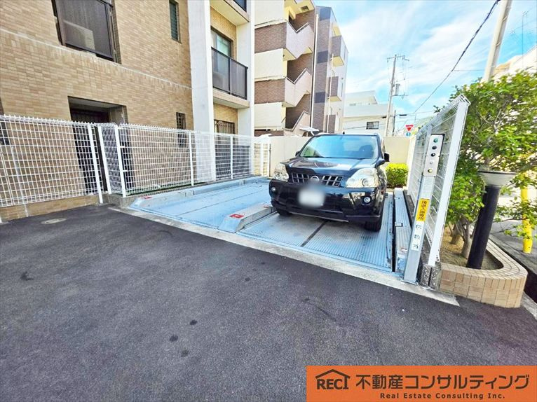 ハイネスピア六甲薬師通の駐車場