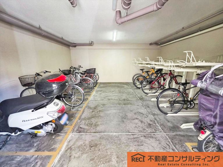 ハイネスピア六甲薬師通の駐車場