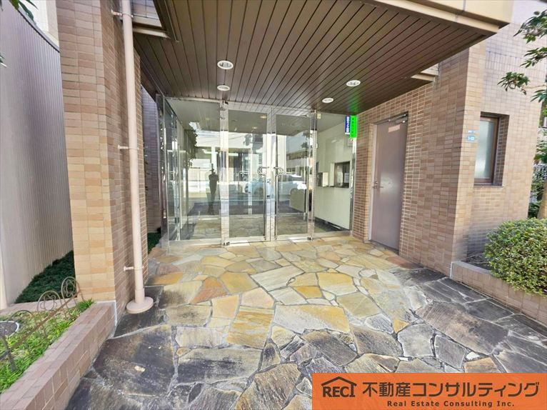 ハイネスピア六甲薬師通の玄関