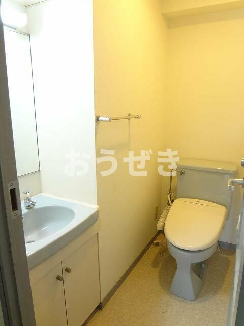 北区赤羽西１丁目の賃貸マンションのトイレ