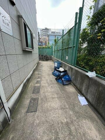 サンビーム百人町のエントランス