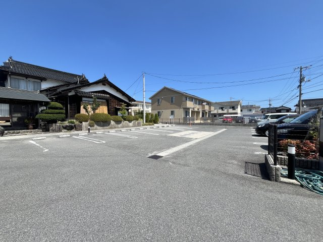 プリンセチアⅢの駐車場