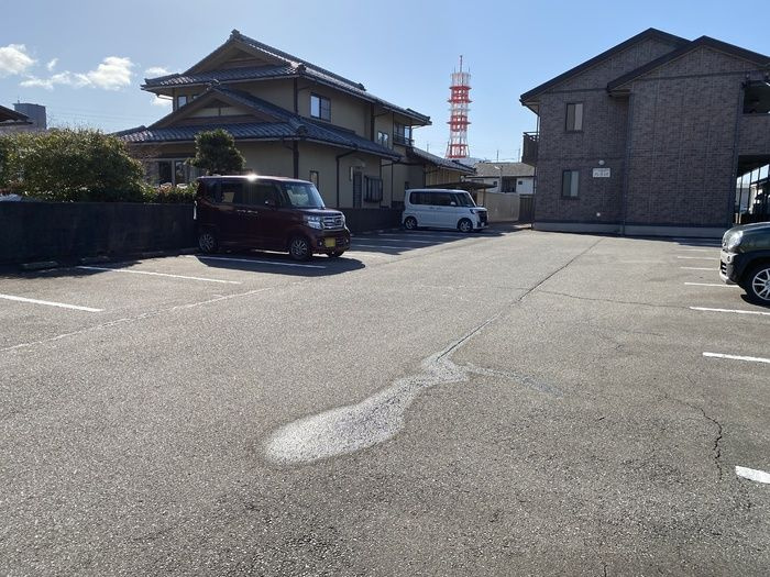 グレイシャスの駐車場