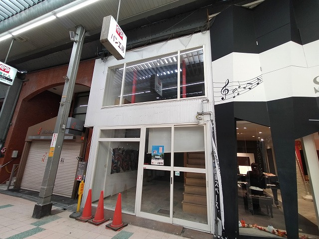 豊中市岡町の店舗事務所の外観
