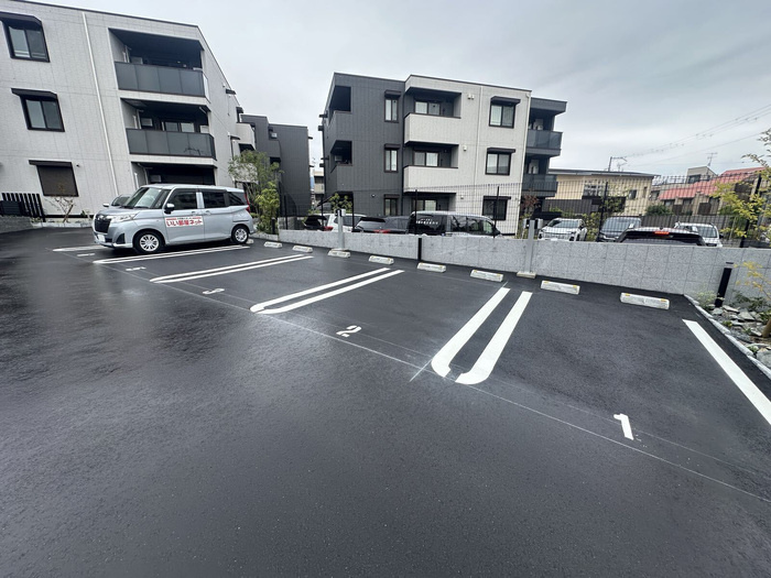 NIGAWA RESIDENCEⅡの駐車場