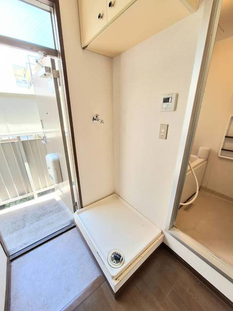 扇谷アパートの設備|室内洗濯機置き場☆上部に収納あります