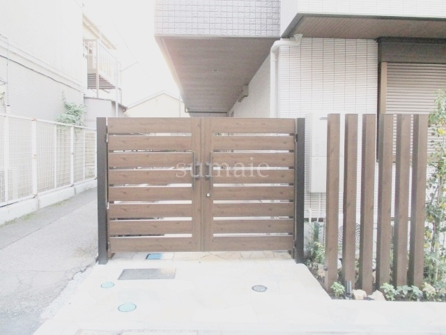 プライムクロスのエントランス|こちら建物入口です☆