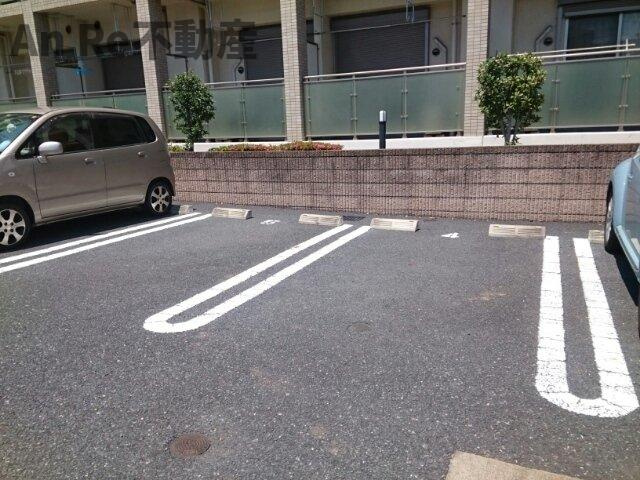 オーベルコートの駐車場
