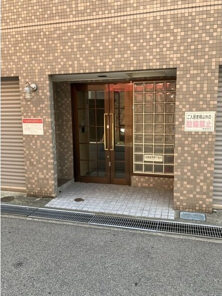 山路ハイツIIIのエントランス