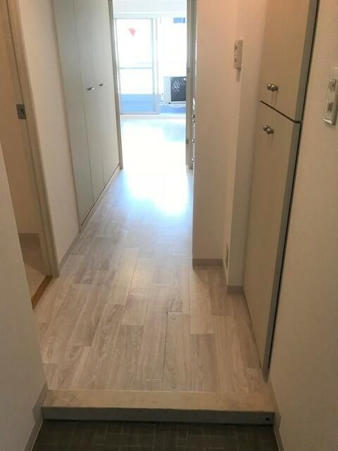 シャルム内神田の玄関