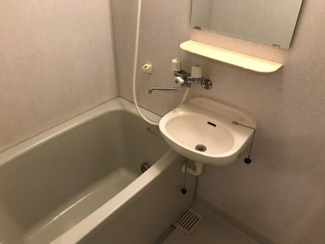 シャルム内神田の浴室