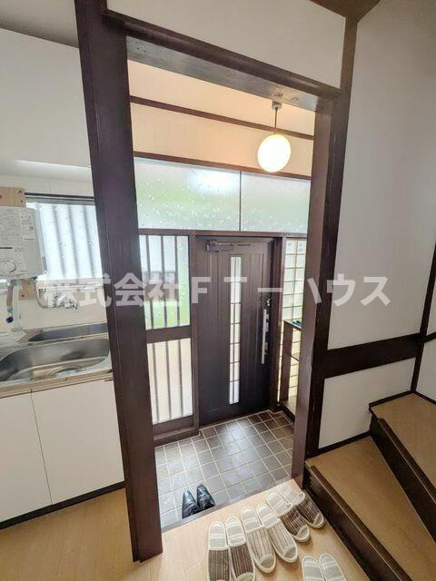 西佐津間１丁目戸建の玄関