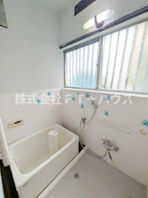 西佐津間１丁目戸建の浴室