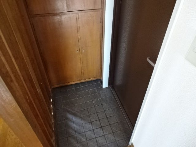 成田ビルの玄関