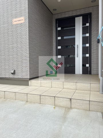 フィカーサ西東京B棟のエントランス