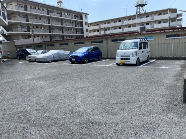 メゾン木村の駐車場
