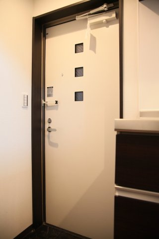 【玄関】 | CreoPrendre箱崎駅前 | 落ち着いた玄関です※写真は類似です