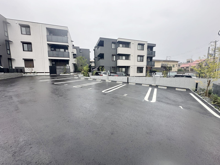 NIGAWA RESIDENCEⅡの駐車場