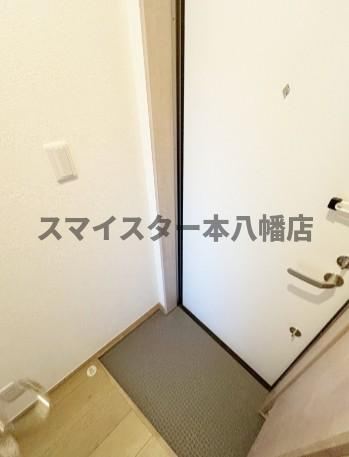 ミリアビタイナゲの玄関