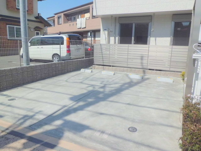 ｍｅｌｖｅｉｌｌｅ メルヴェイユの駐車場|敷地内駐車場　