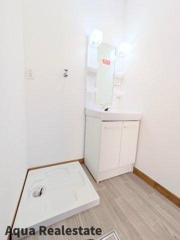高松市東山崎町　中古戸建の間取り|独立洗面台あり、毎朝おしゃれに忙しい女性の方におすすめです