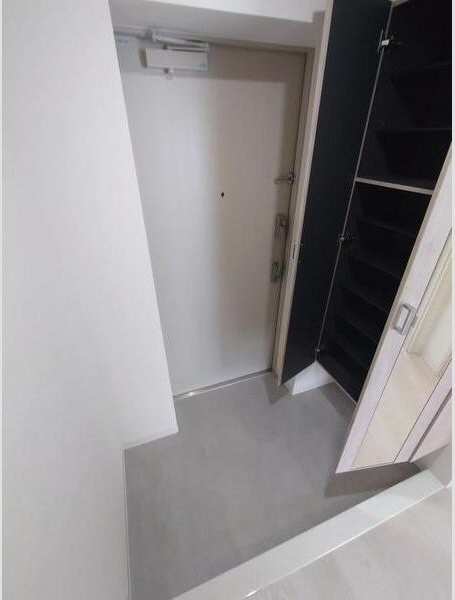 ラ・プレス新栄の玄関