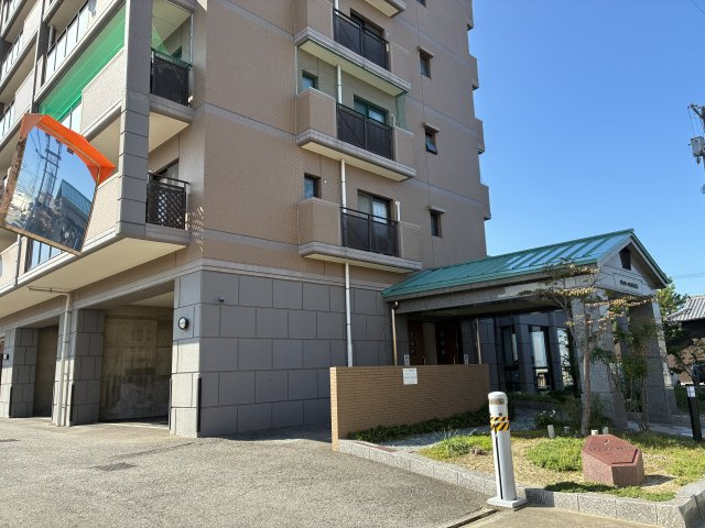 グランドール西条弐番館の外観|11階建て・58戸のマンションです。