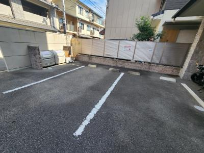 Merge一条通（マージュ一条通）の駐車場