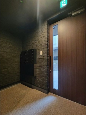 【エントランス】 | Louis Apartment 豊中蛍池 ウエスト