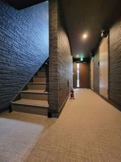 【ロビー】 | Louis Apartment 豊中蛍池 ウエスト