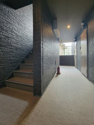 【ロビー】 | Louis Apartment 豊中蛍池 ウエスト