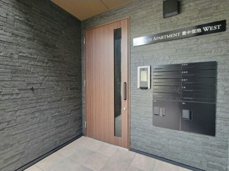【エントランス】 | Louis Apartment 豊中蛍池 ウエスト