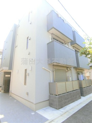 エムズ西六郷の外観|2019年8月築　軽量鉄骨造地上3階建て総戸数12戸インターネット無料！
東京都大田区西六郷4丁目　京浜急行線六郷土手駅徒歩7分、雑色駅徒歩15分