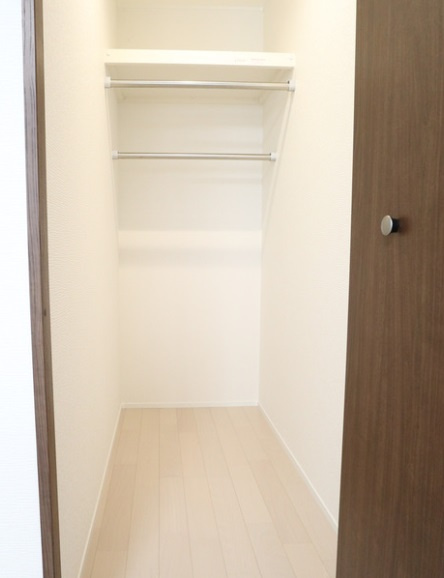 エムズ西六郷の収納|収納　奥行あるウォークインクローゼット！