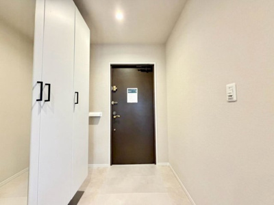 【玄関】 | 帝塚山ガーデンズ | 【玄関】ゆとりの玄関ですよ！シューズボックスございますので、散らかりがちな玄関も片付きますね！