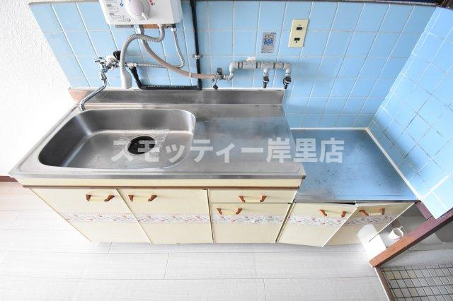 RIZEONE天神ノ森レジデンスA棟のキッチン