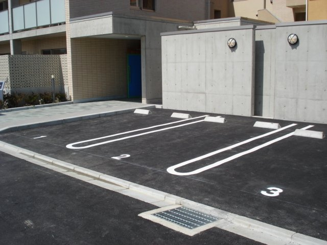 ガーデンコート洛西の駐車場