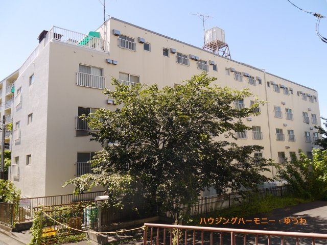 【外観】 | 三田志村コーポ | 住む人を映し出す洗練された佇まいは、いつまでも輝き続けながらいつしか街の風景に溶け込んでいきます。